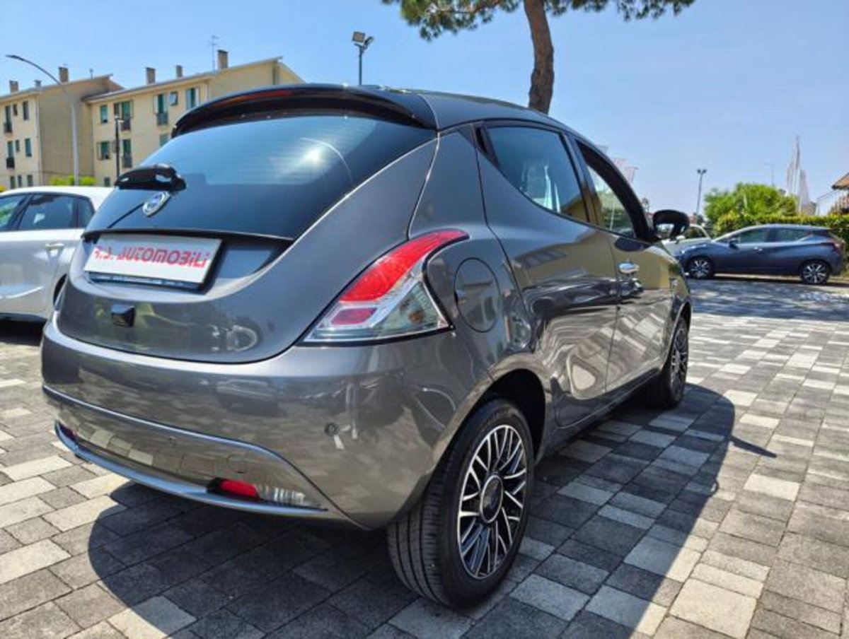 Lancia Ypsilon 1.0 FireFly 5 porte S&S Hybrid Gold Plus (4)