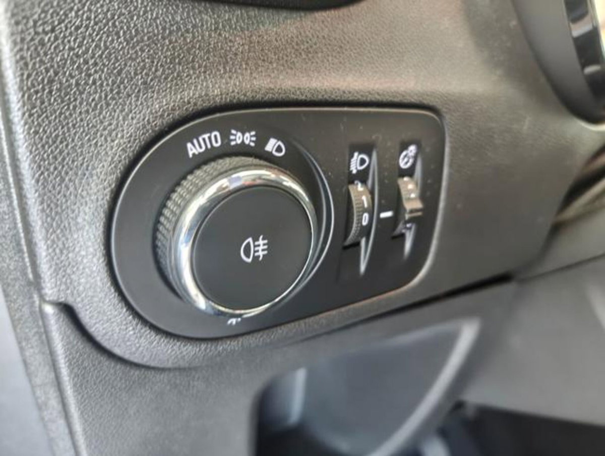 Opel Crossland X 1.2 12V Advance (10)
