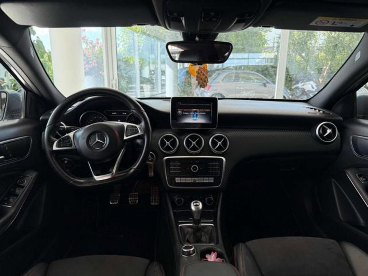Mercedes-Benz Classe A 180 d Premium (8)