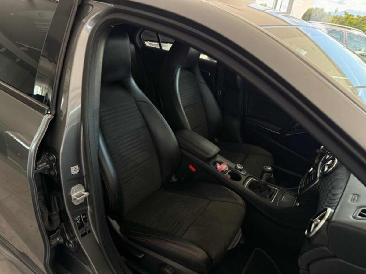 Mercedes-Benz Classe A 180 d Premium (9)