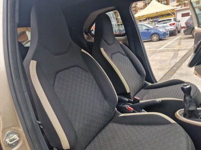 Toyota Aygo X 1.0 Lounge 72cv (13)