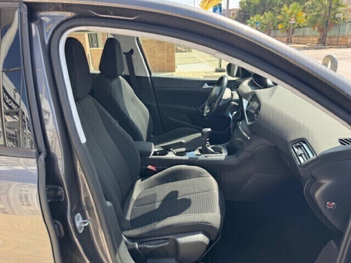 Peugeot 308 SW BlueHDi 130 S&S Allure (14)
