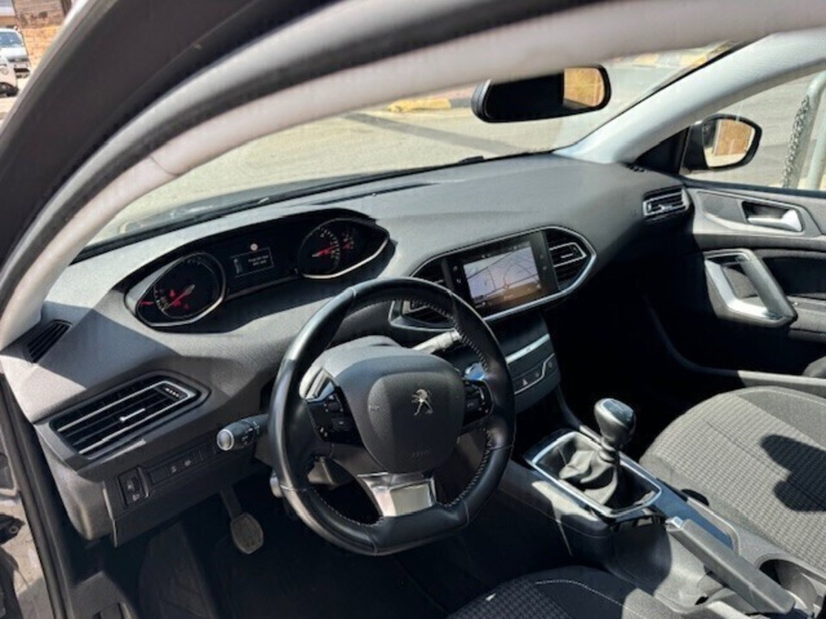 Peugeot 308 SW BlueHDi 130 S&S Allure (8)