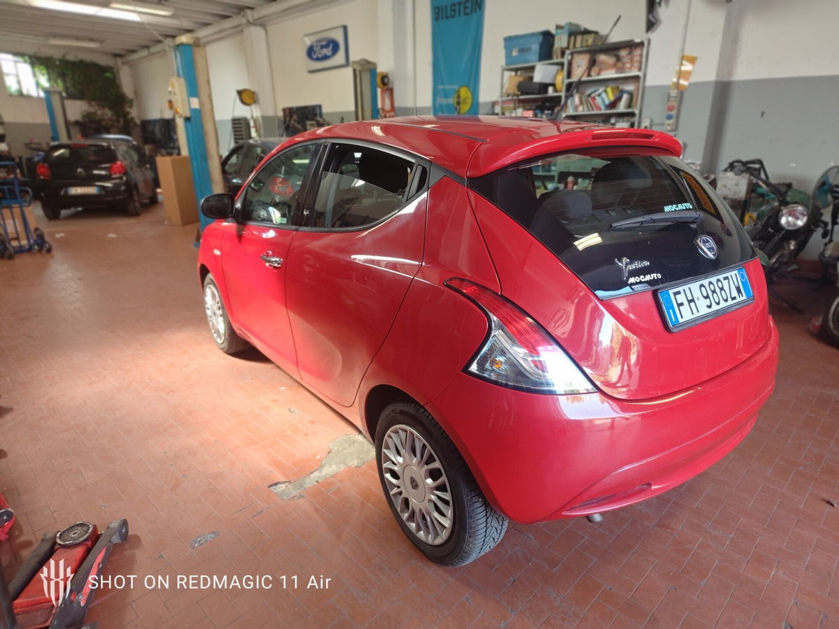Lancia Ypsilon 1.2 69 CV 5 porte Mya (3)
