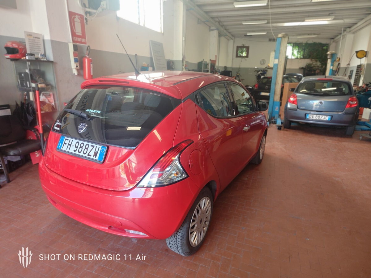 Lancia Ypsilon 1.2 69 CV 5 porte Mya (4)