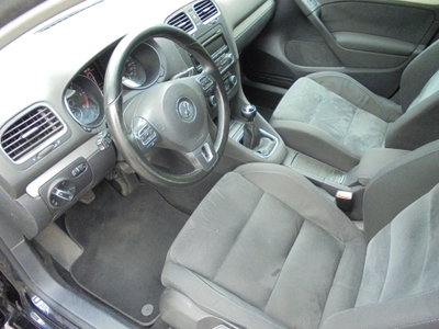 Volkswagen Golf 1.6 TDI DPF 5p. Highline (9)