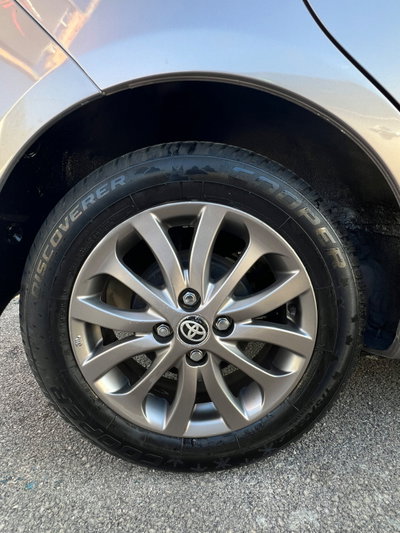 Toyota Yaris 1.0 5 porte Lounge (10)