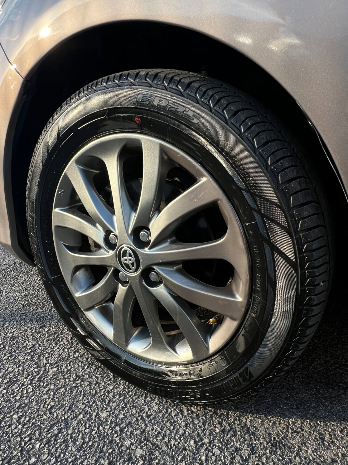 Toyota Yaris 1.0 5 porte Lounge (11)