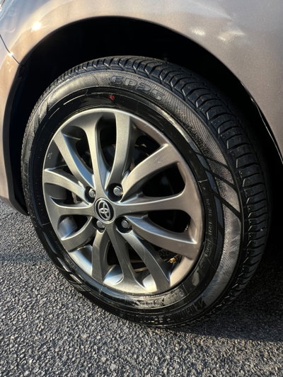 Toyota Yaris 1.0 5 porte Lounge (11)