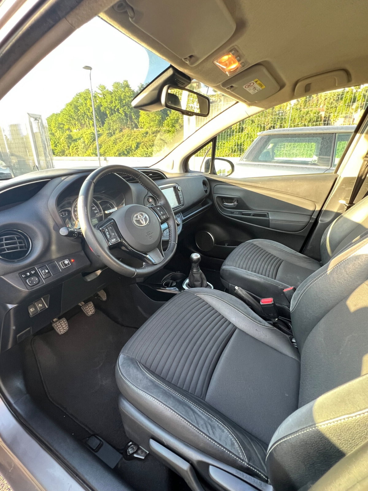 Toyota Yaris 1.0 5 porte Lounge (13)