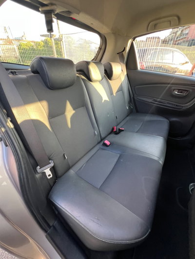 Toyota Yaris 1.0 5 porte Lounge (14)