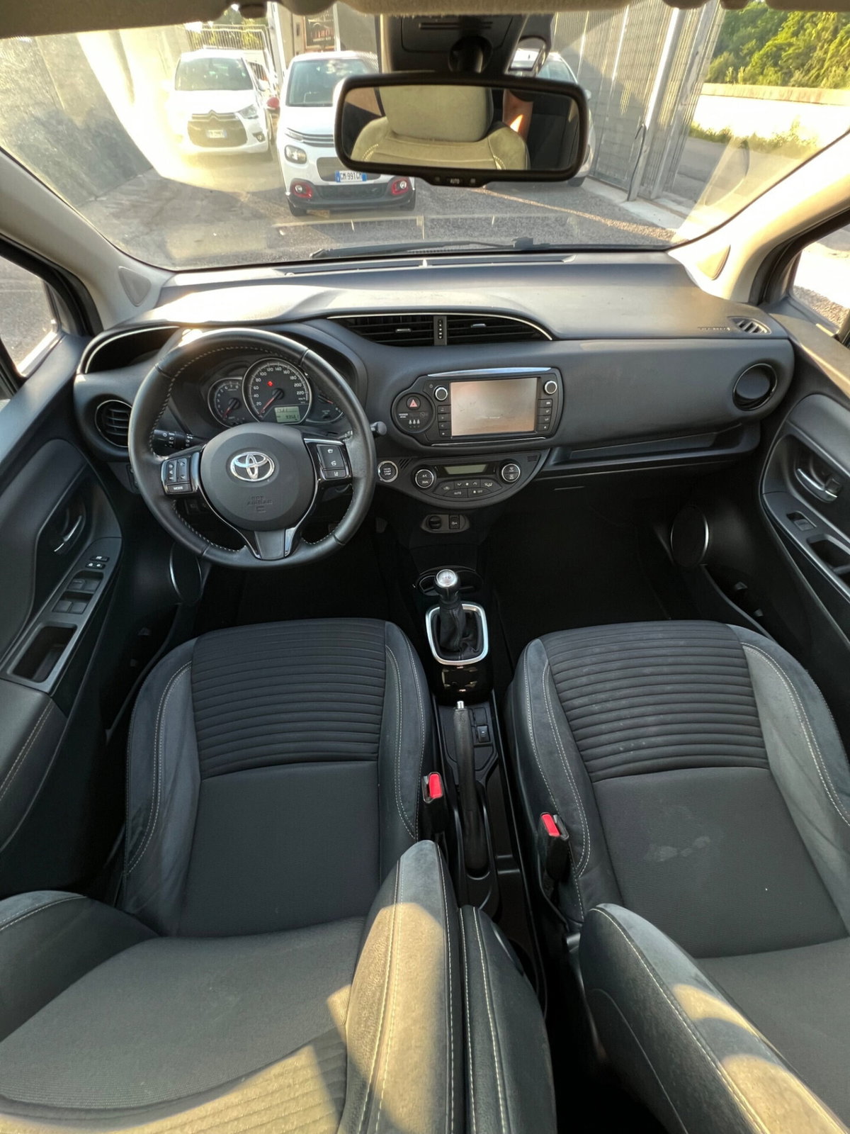 Toyota Yaris 1.0 5 porte Lounge (15)