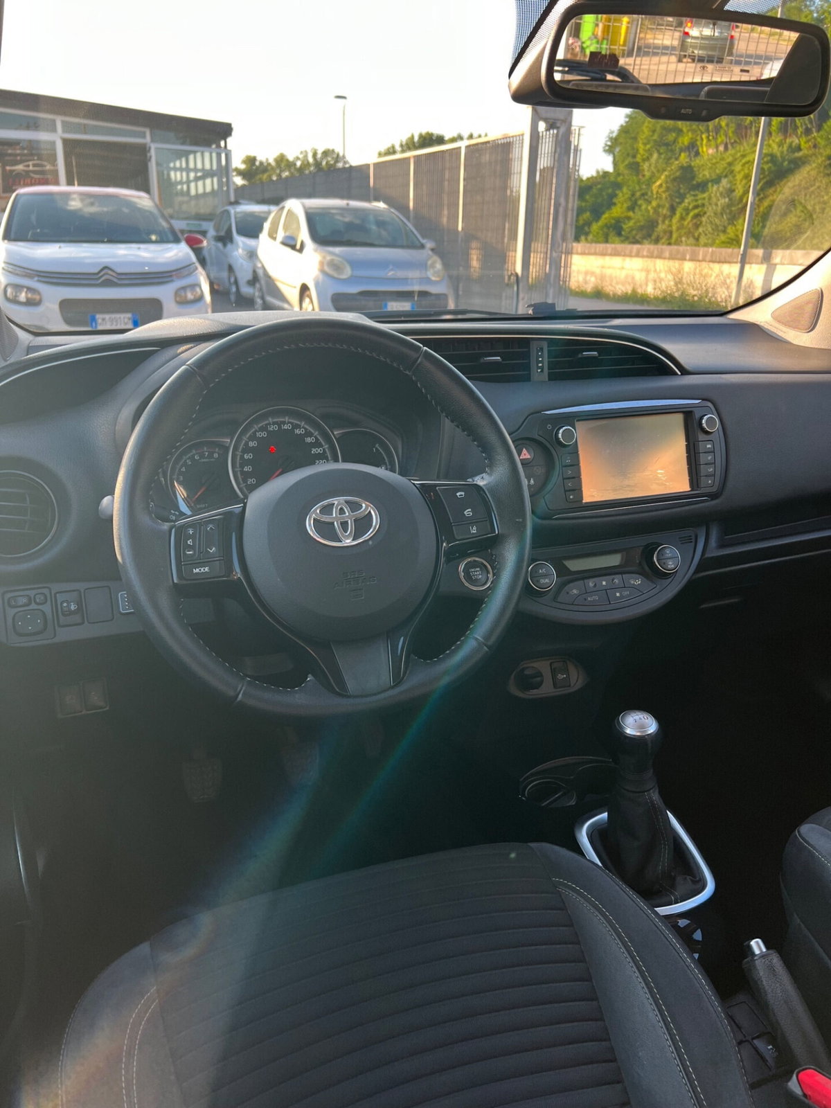 Toyota Yaris 1.0 5 porte Lounge (16)
