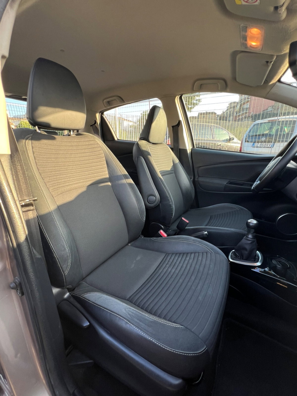 Toyota Yaris 1.0 5 porte Lounge (17)