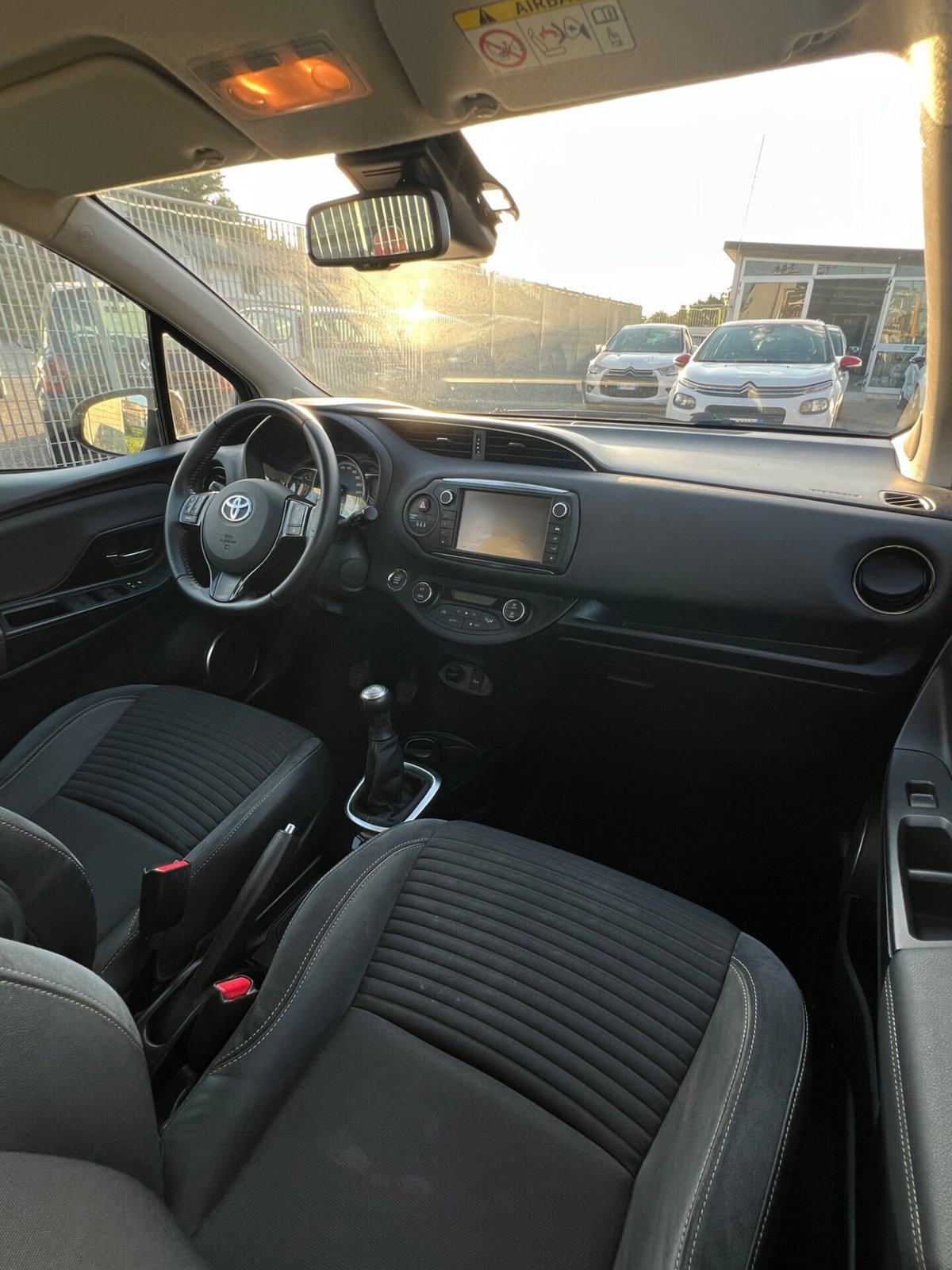 Toyota Yaris 1.0 5 porte Lounge (18)