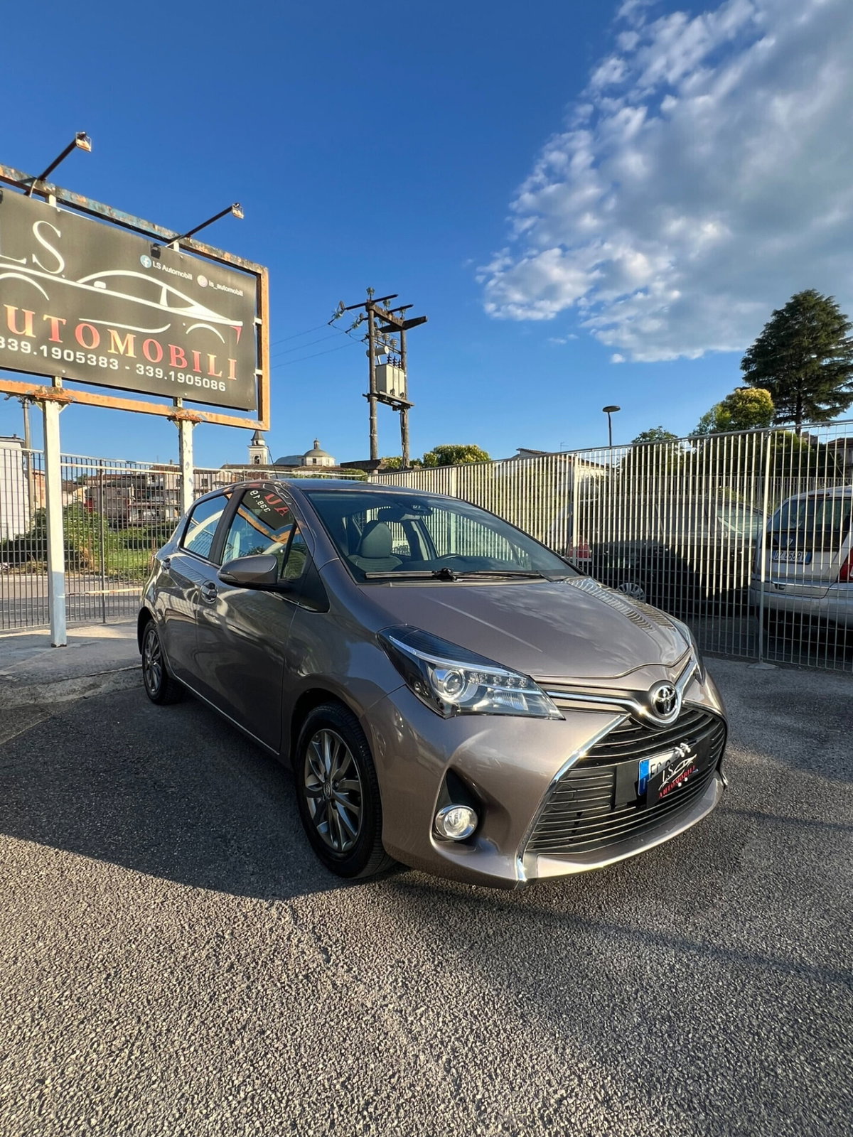 Toyota Yaris 1.0 5 porte Lounge (2)