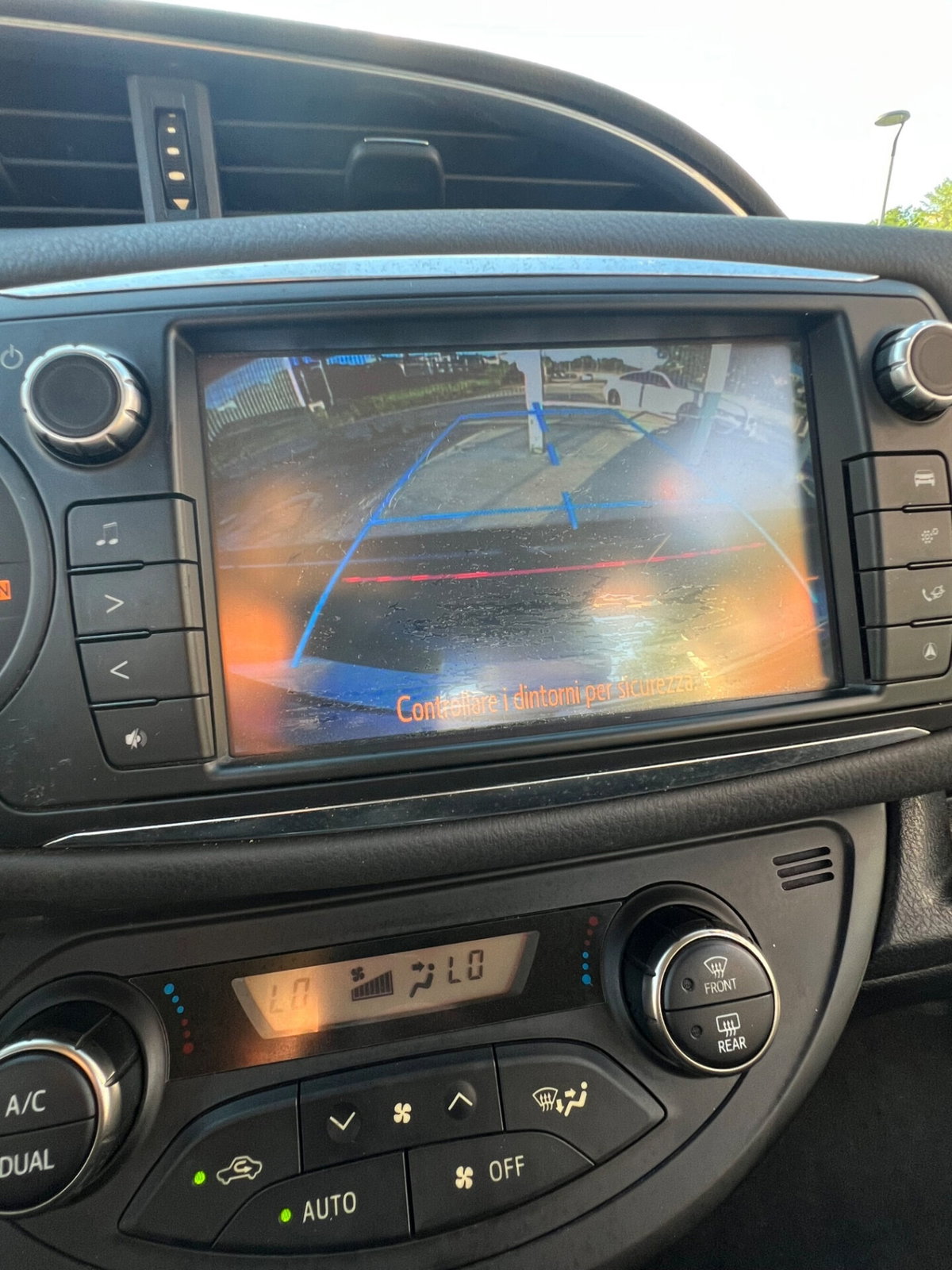 Toyota Yaris 1.0 5 porte Lounge (20)