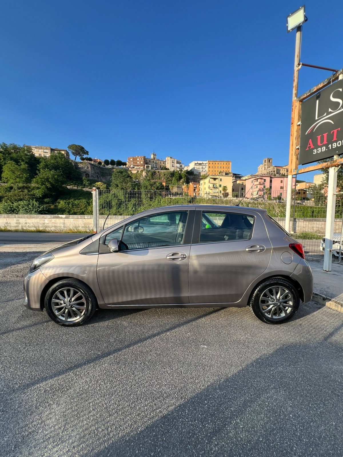 Toyota Yaris 1.0 5 porte Lounge (6)