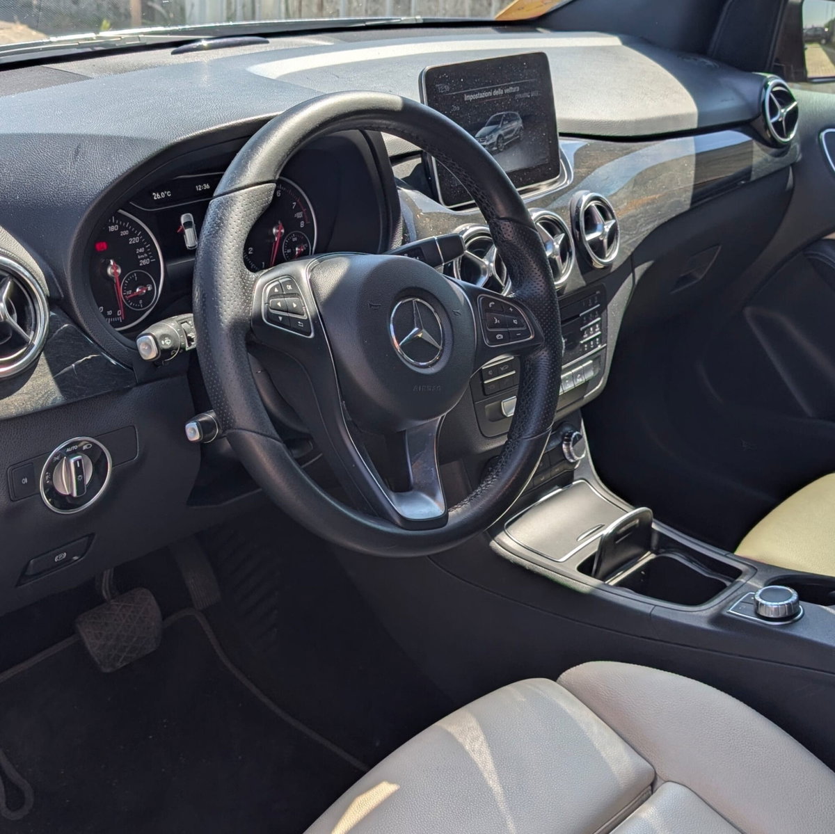 Mercedes-Benz Classe B 180 Premium (8)
