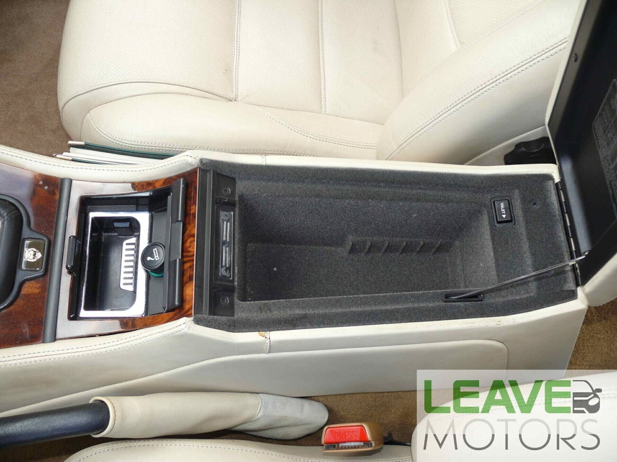 Jaguar XJ 3.2 cat Executive (12)