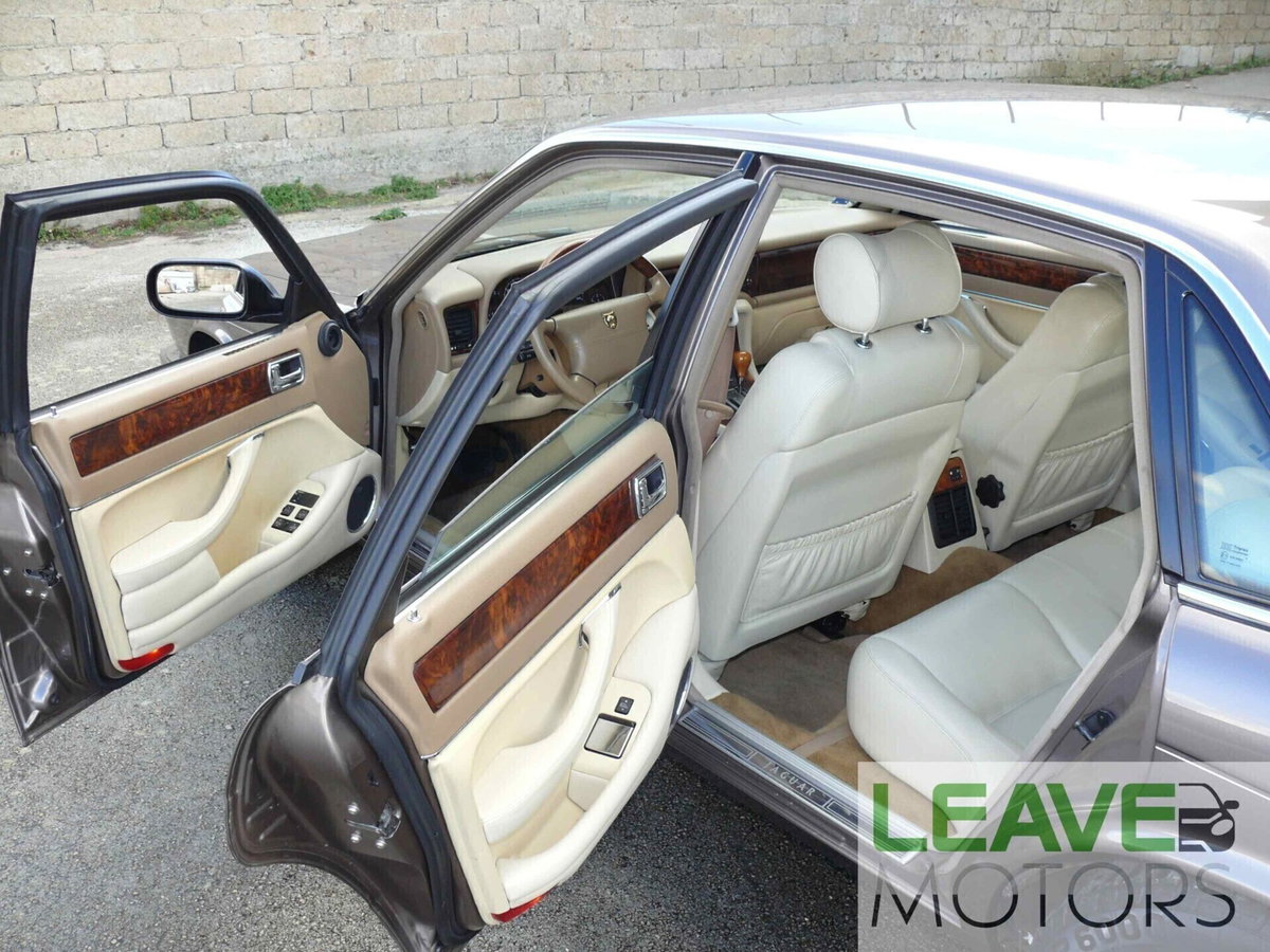 Jaguar XJ 3.2 cat Executive (14)