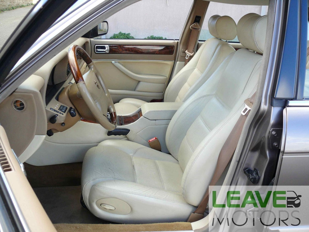 Jaguar XJ 3.2 cat Executive (15)