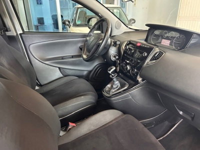 Lancia Ypsilon 1.2 69 CV 5 porte GPL Ecochic Gold (11)