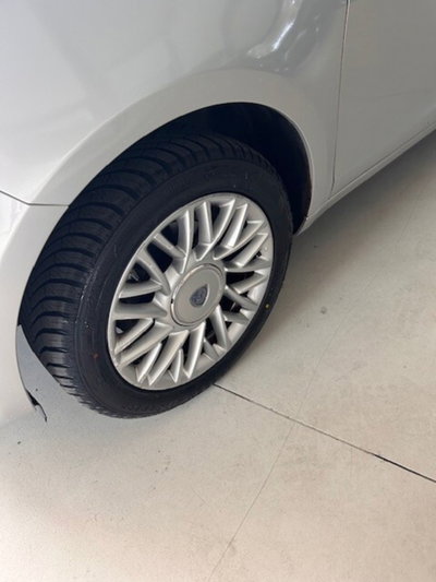 Lancia Ypsilon 1.2 69 CV 5 porte GPL Ecochic Gold (19)