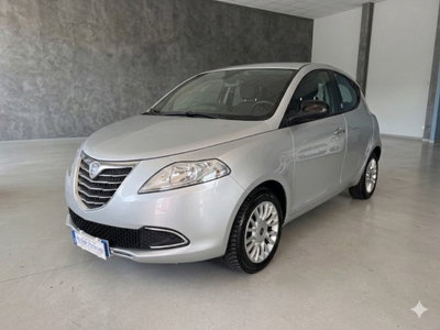 Lancia Ypsilon 1.2 69 CV 5 porte GPL Ecochic Gold (2)