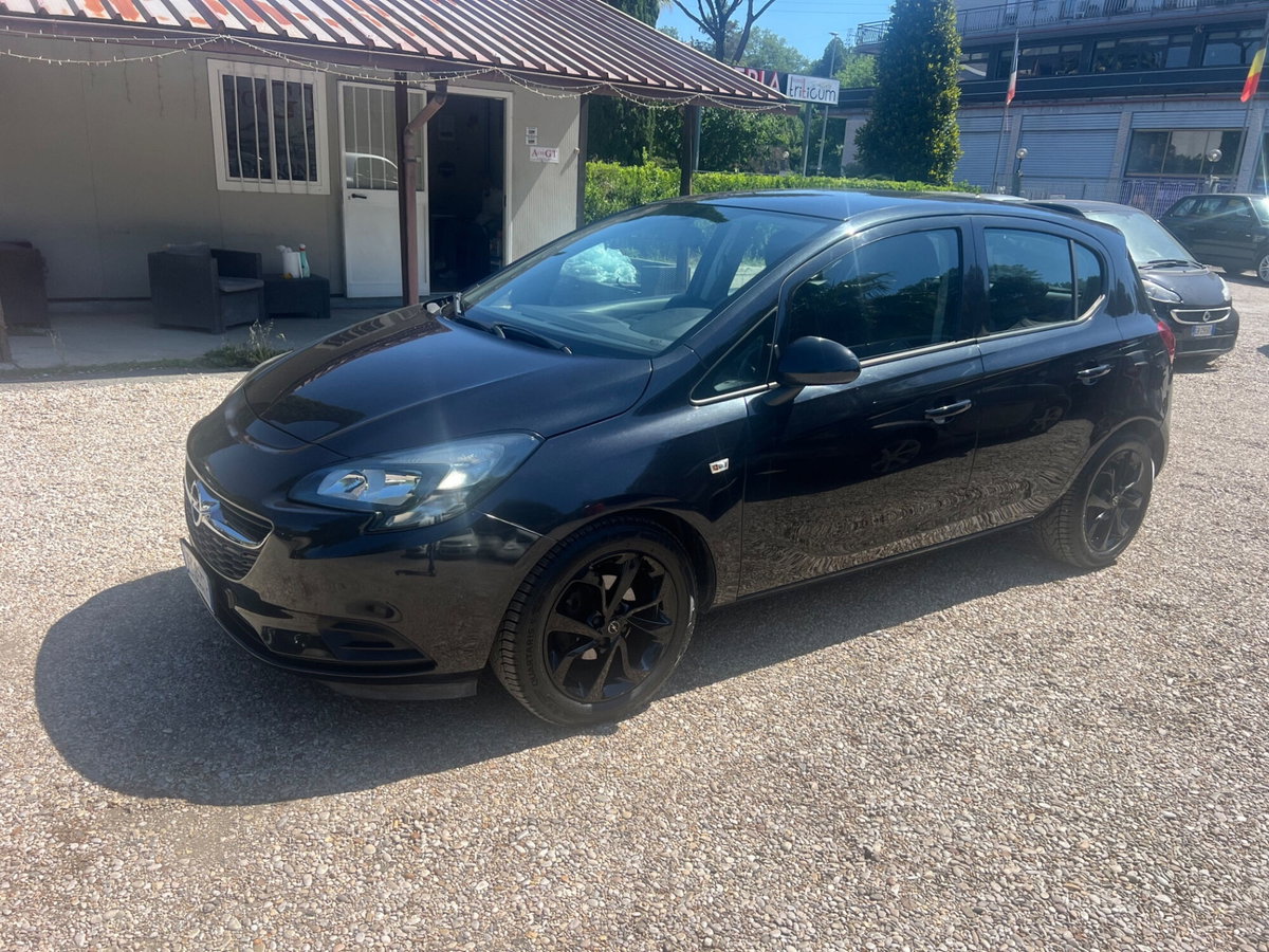 Opel Corsa 1.2 5 porte (2)