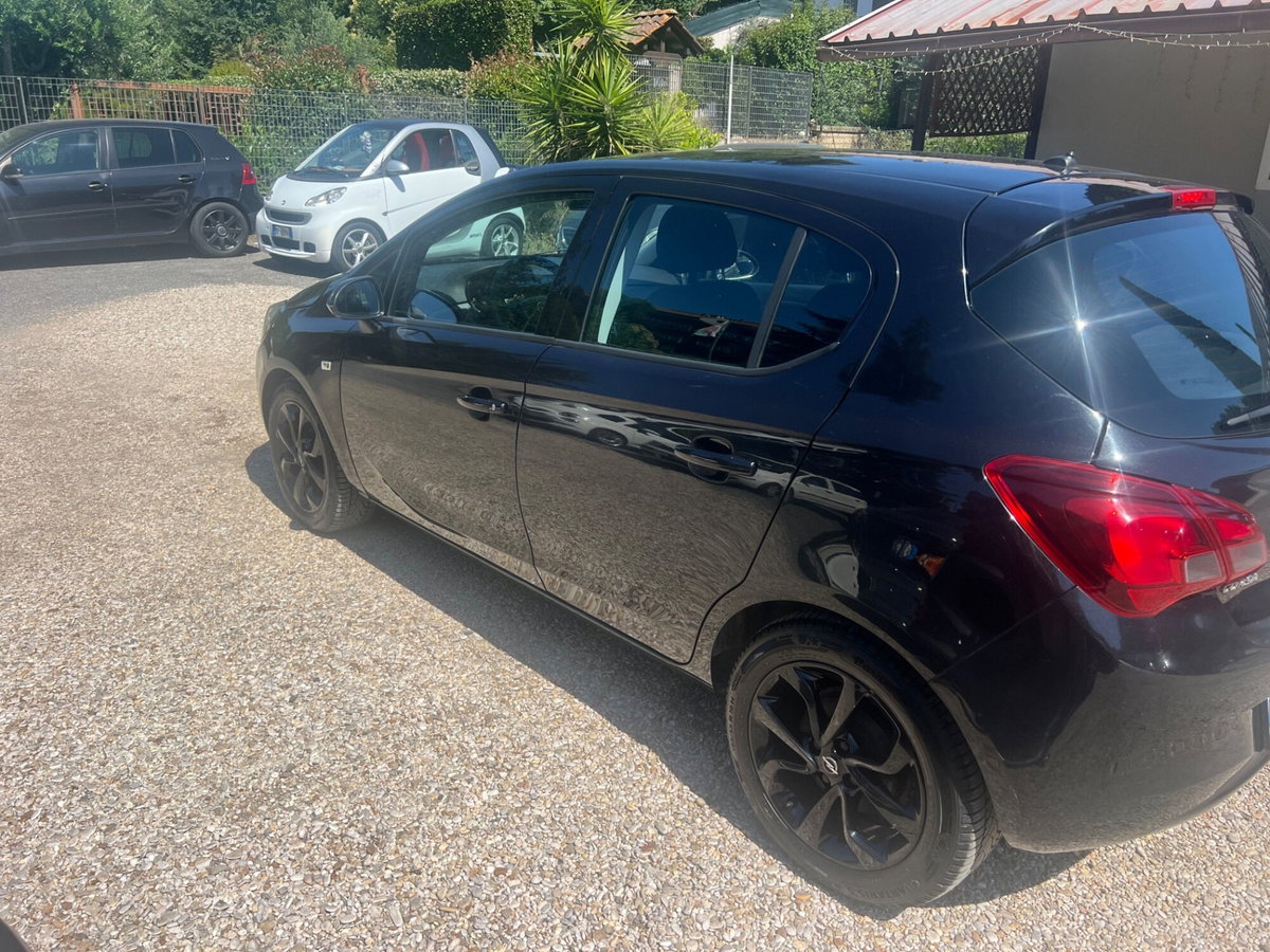 Opel Corsa 1.2 5 porte (3)