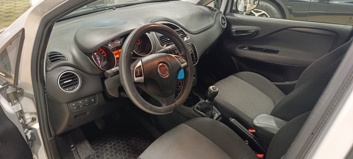 Fiat Punto 1.3 MJT II S&S 85 CV 5 porte ECO Young (10)