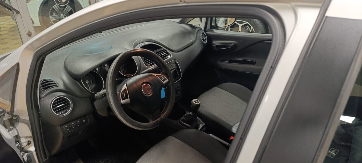 Fiat Punto 1.3 MJT II S&S 85 CV 5 porte ECO Young (14)