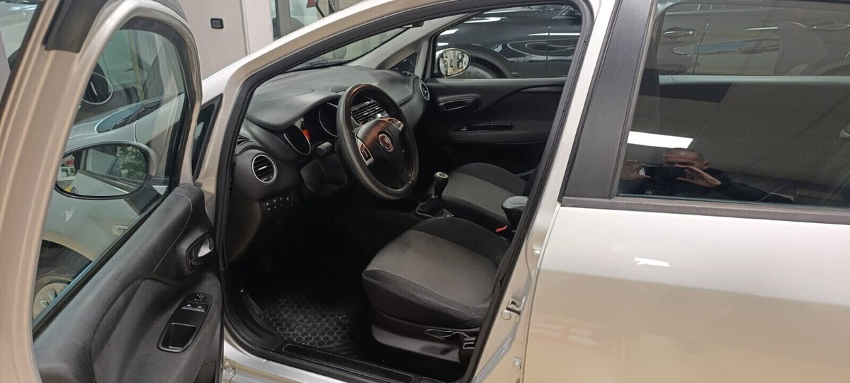 Fiat Punto 1.3 MJT II S&S 85 CV 5 porte ECO Young (9)