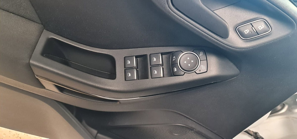 Ford Fiesta 1.5 EcoBlue 5 porte Business High (14)