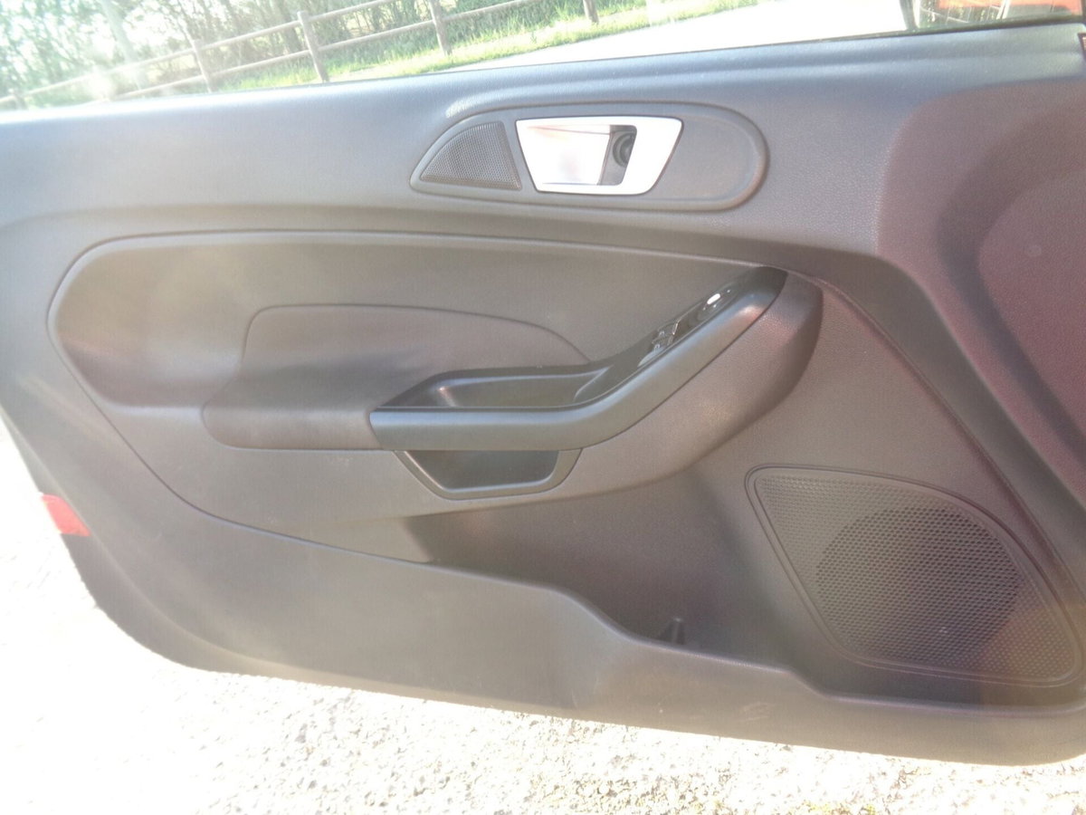 Ford Fiesta 1.0 80CV 3 porte Titanium (10)