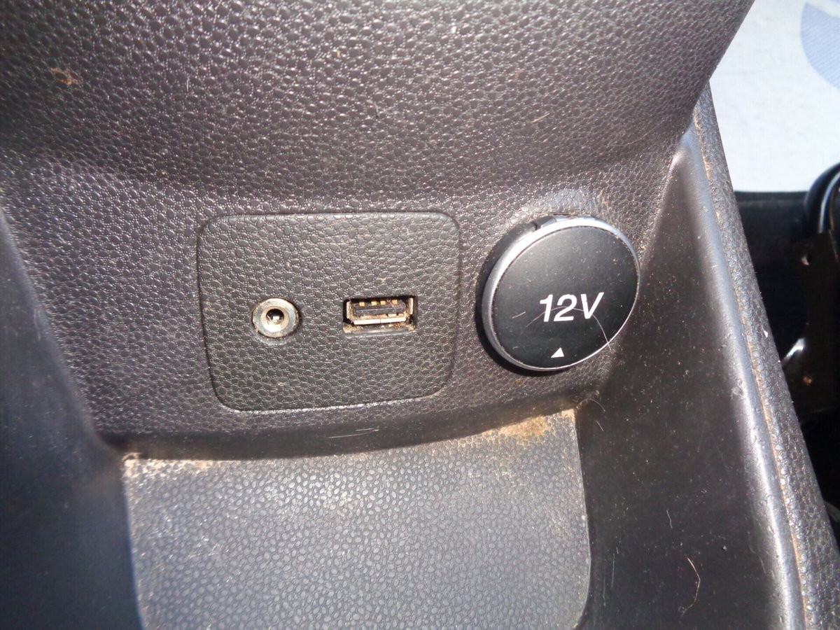 Ford Fiesta 1.0 80CV 3 porte Titanium (9)