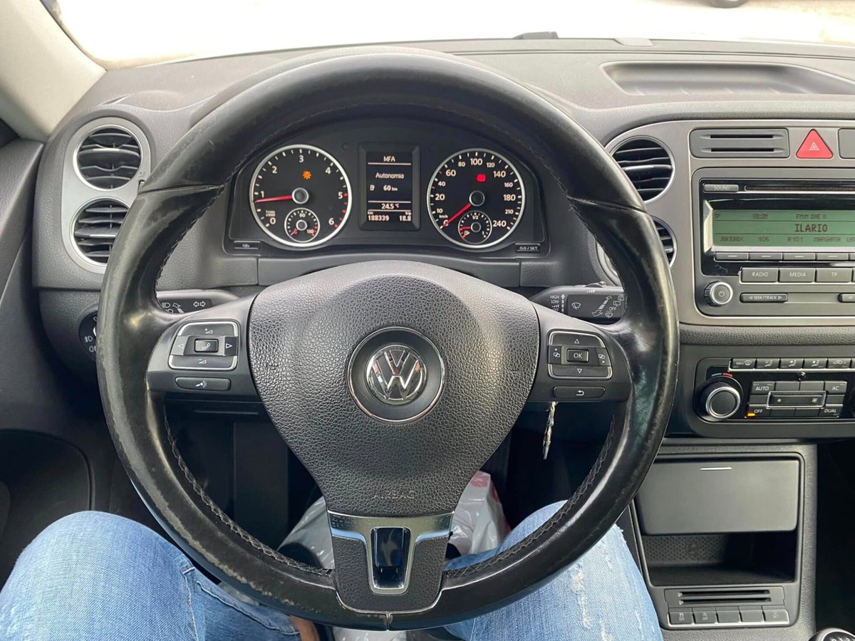 Volkswagen Tiguan 2.0 TDI DPF 4MOTION DSG Sport & Style (11)