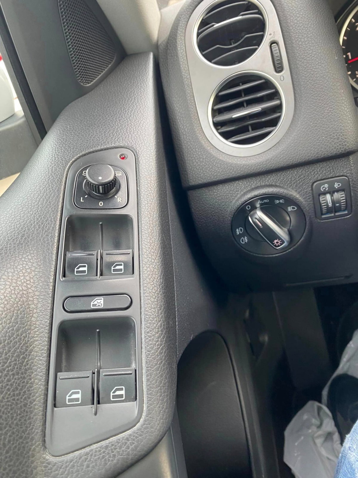 Volkswagen Tiguan 2.0 TDI DPF 4MOTION DSG Sport & Style (15)