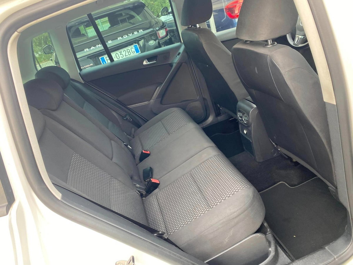Volkswagen Tiguan 2.0 TDI DPF 4MOTION DSG Sport & Style (9)