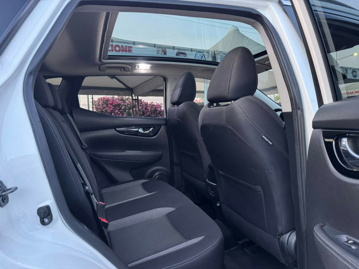 Nissan Qashqai 1.5 dCi 115 CV Tekna (11)