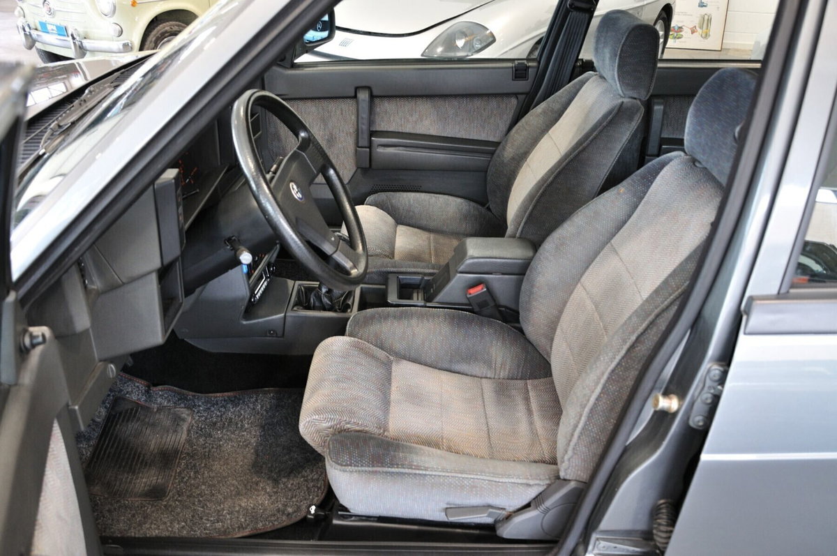 Alfa Romeo 75 2.0i Twin Spark (10)