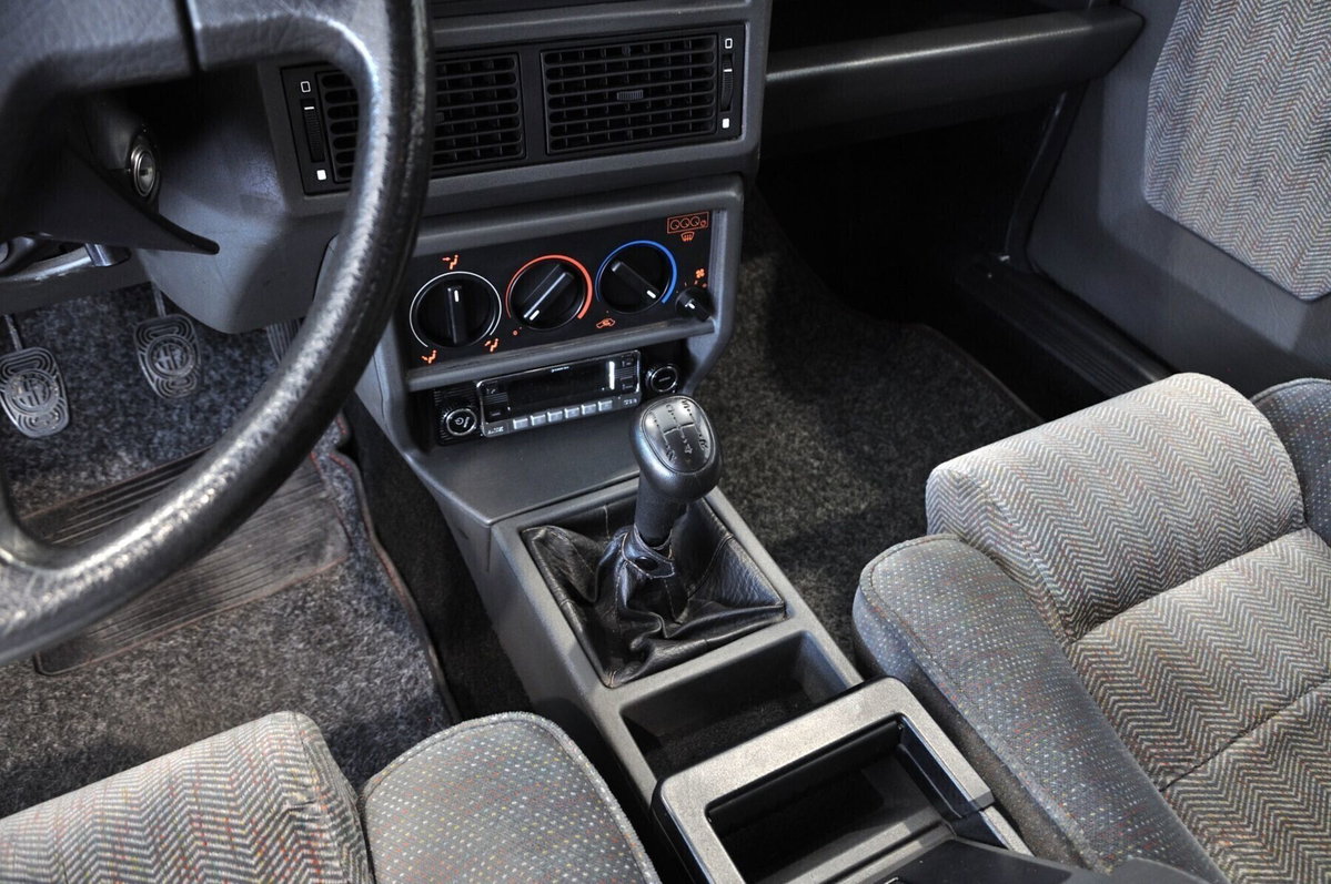 Alfa Romeo 75 2.0i Twin Spark (14)