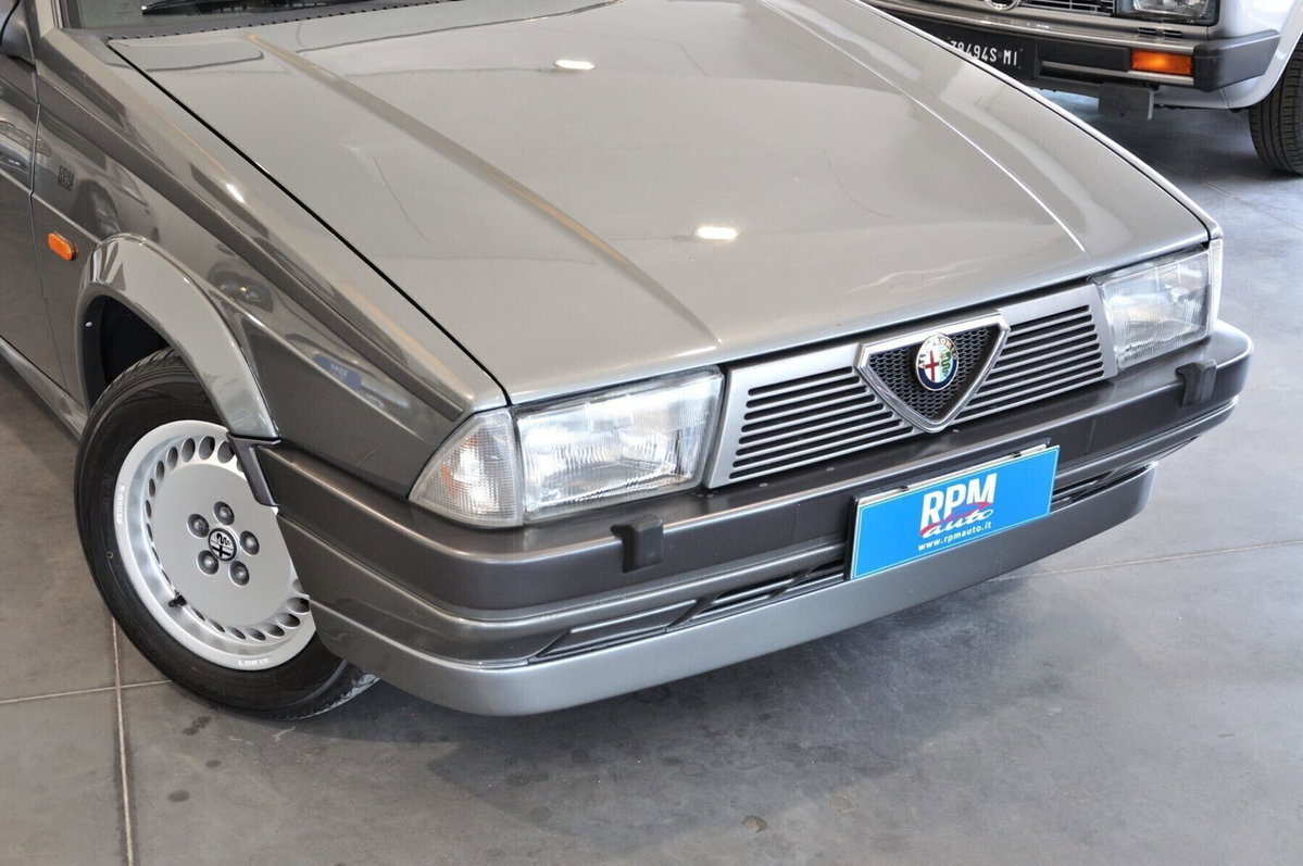 Alfa Romeo 75 2.0i Twin Spark (18)