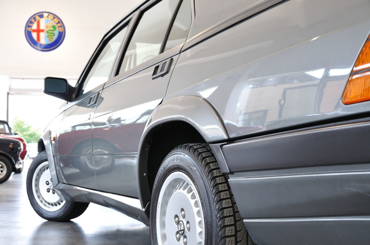 Alfa Romeo 75 2.0i Twin Spark (19)