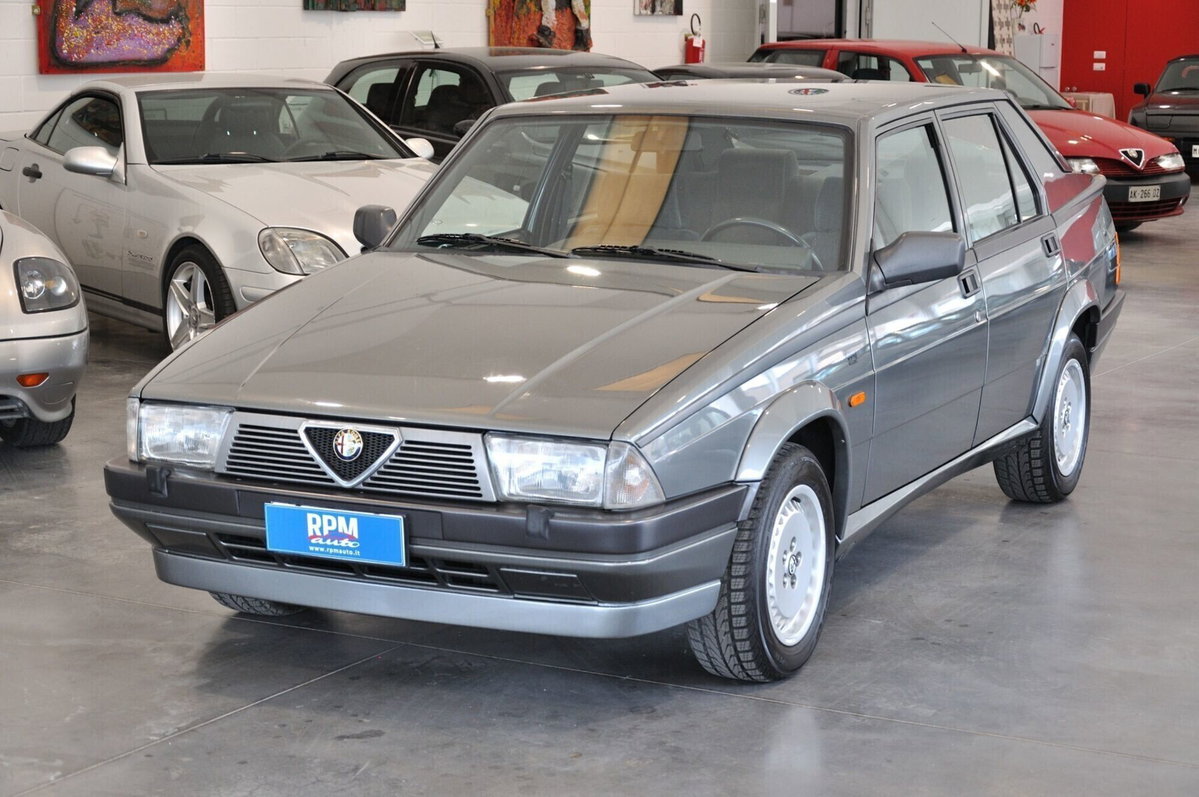 Alfa Romeo 75 2.0i Twin Spark (4)