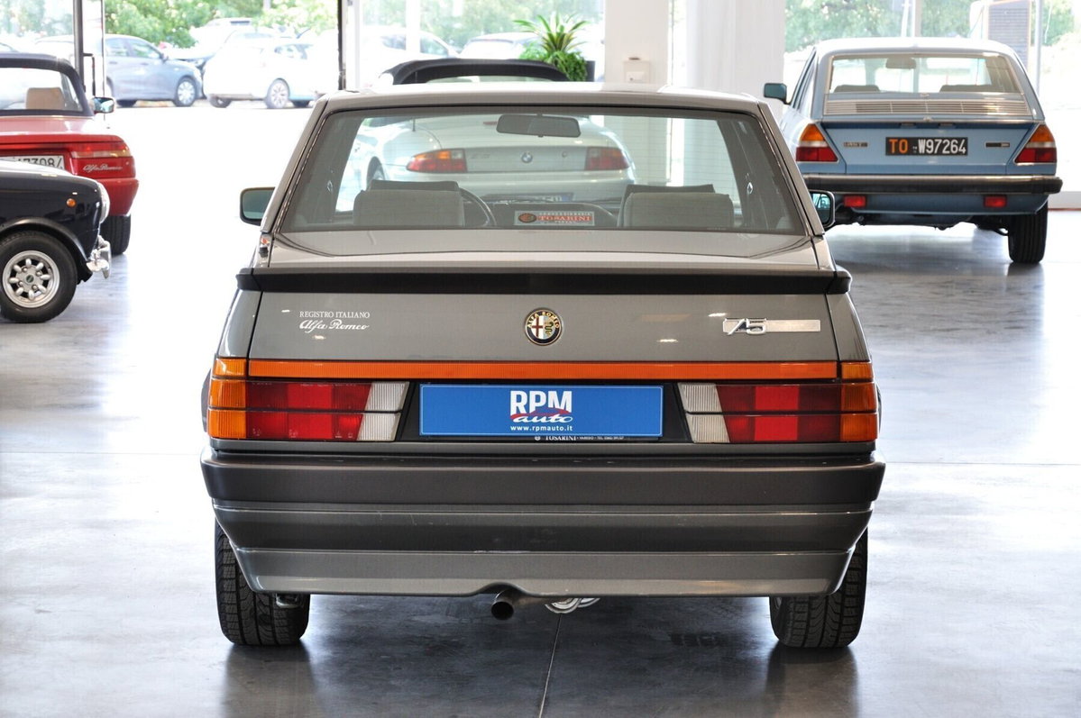 Alfa Romeo 75 2.0i Twin Spark (5)