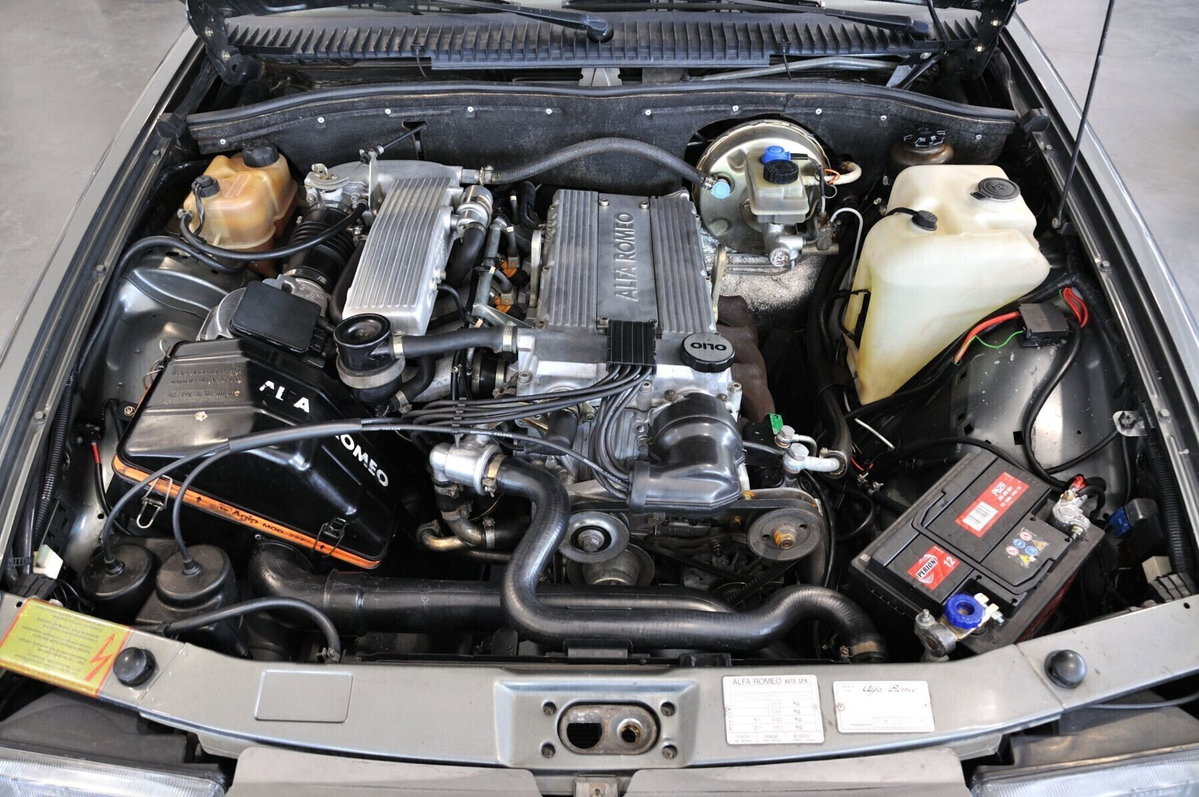 Alfa Romeo 75 2.0i Twin Spark (7)