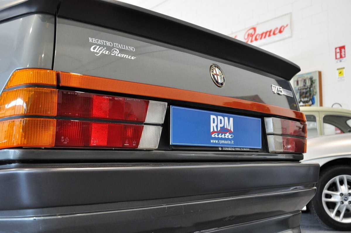 Alfa Romeo 75 2.0i Twin Spark (8)