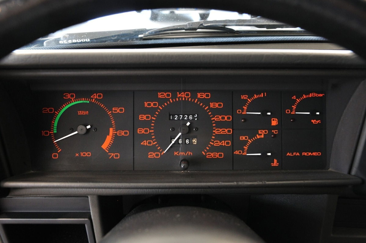 Alfa Romeo 75 2.0i Twin Spark (9)